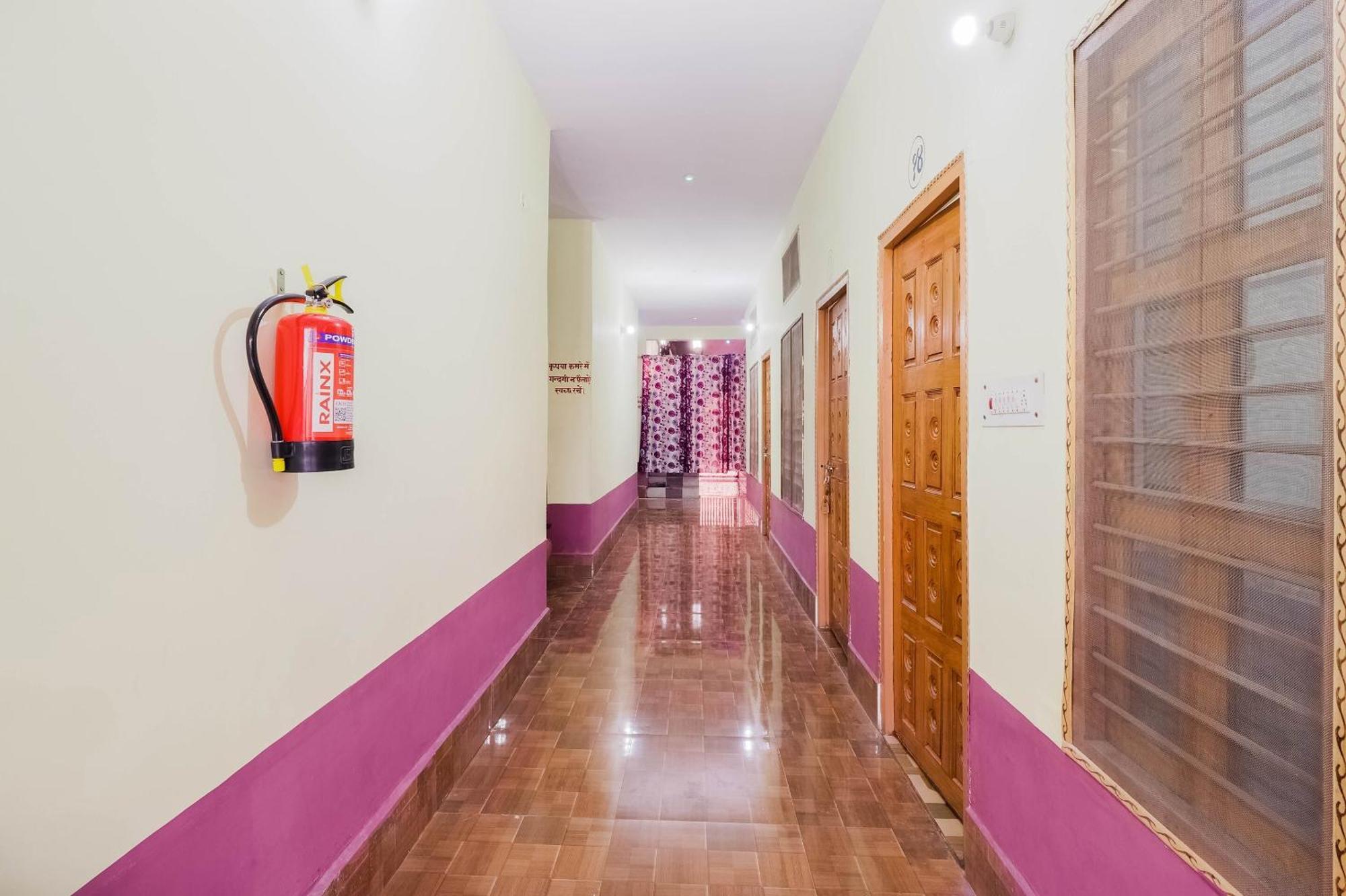 Hotel O Jyotish House Ayodhya Екстериор снимка